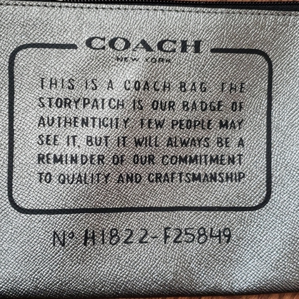 𝅺coach wristlet. Authentic. NWT - Picture 3 of 11